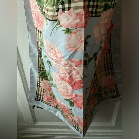 Burberrys Ladies Silk Scarf - Picture 3 of 8
